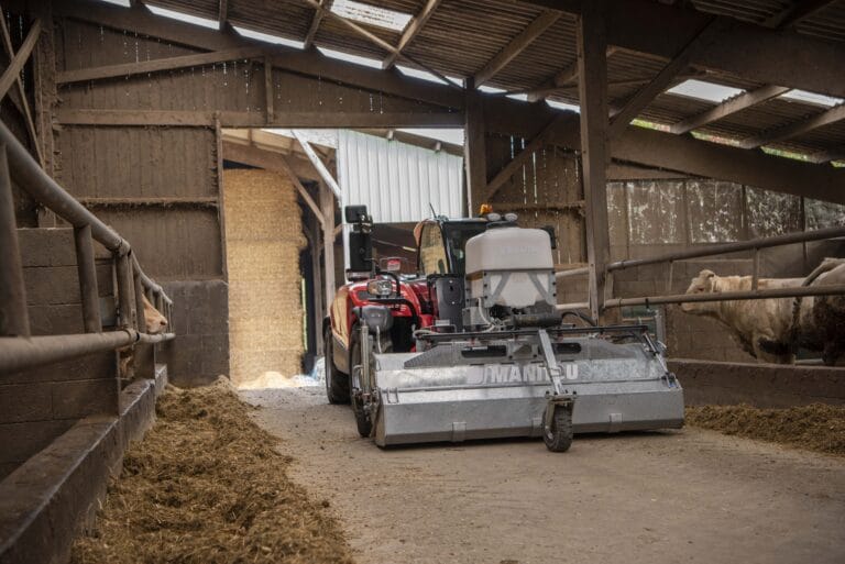 leiserag teleskoplader anbaugeraete manitou in kehrmaschine scaled